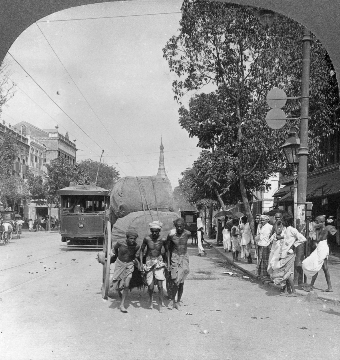 Dalhousie Street, travleste i byen, Rangoon, Burma, 1908 av Stereo Travel Co