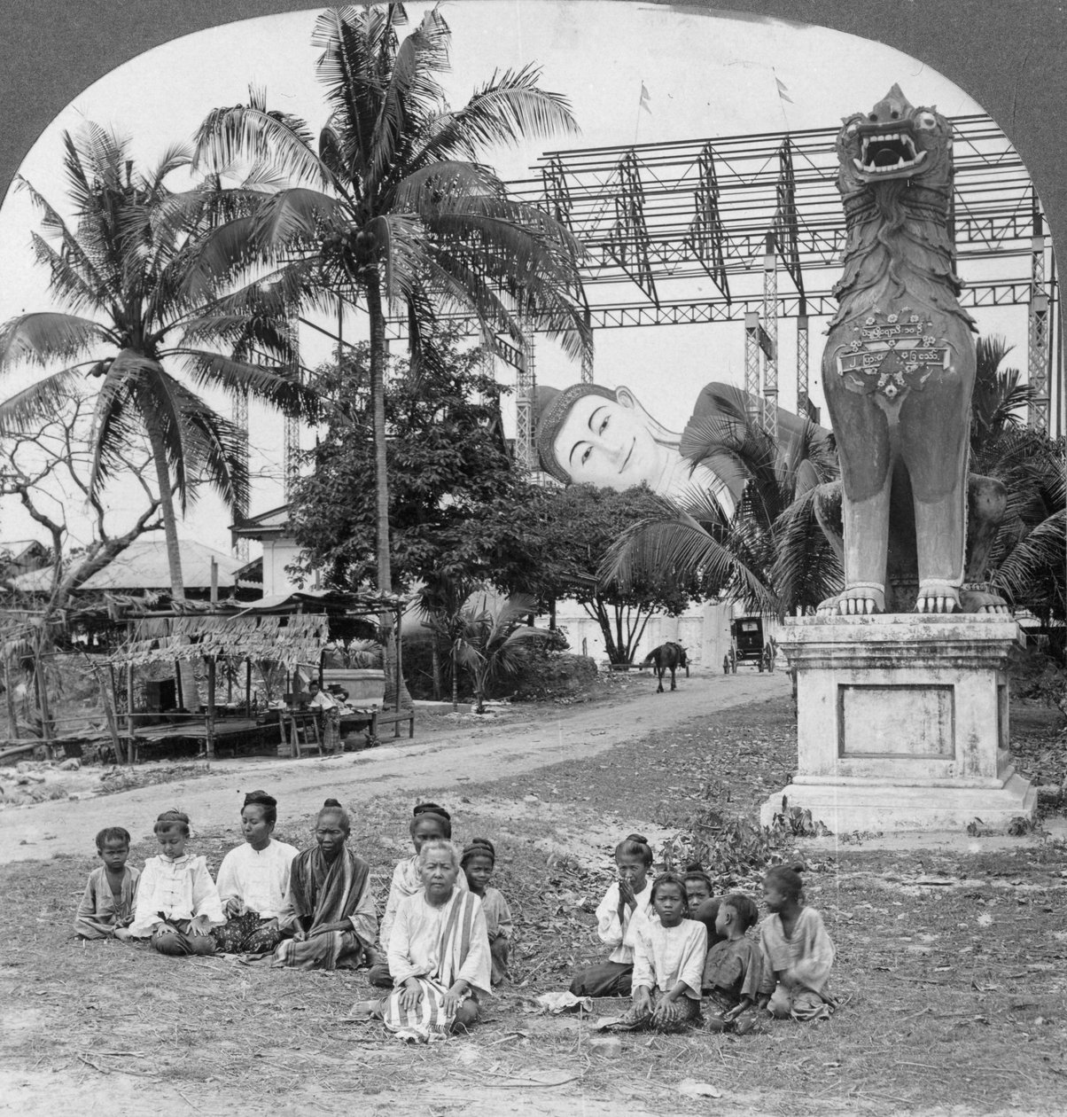 Kjempe liggende figur av Buddha, Pegu, Burma, 1908 av Stereo Travel Co