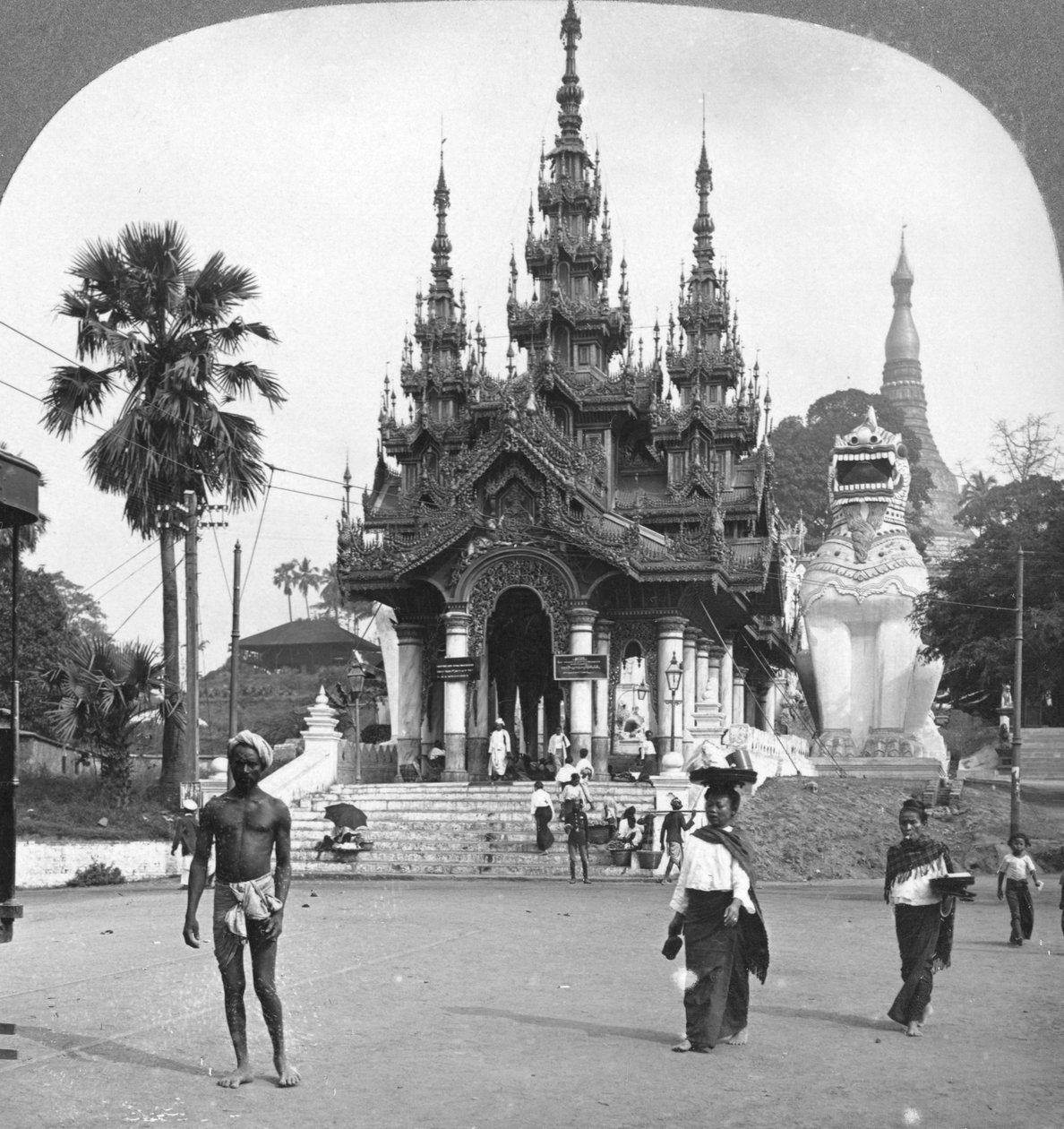 Hovedinngang, Shwedagon Pagoda, Rangoon, Burma, 1908 av Stereo Travel Co