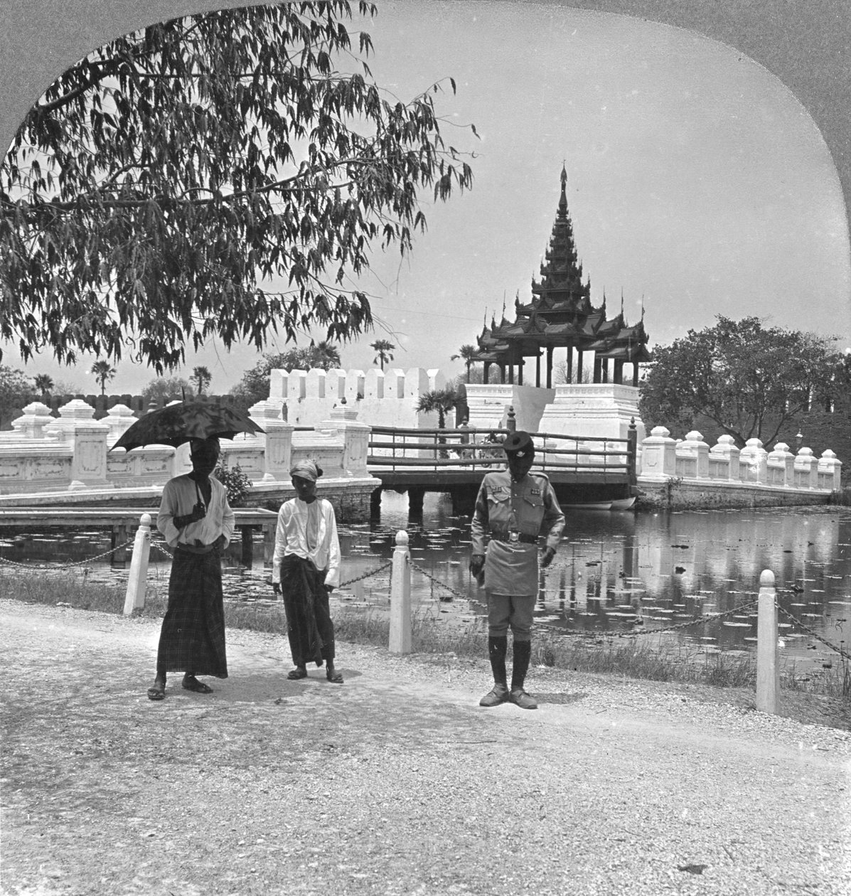 Hovedinngangen til Fort Dufferin og det kongelige palasset, Mandalay, Burma, 1908 av Stereo Travel Co