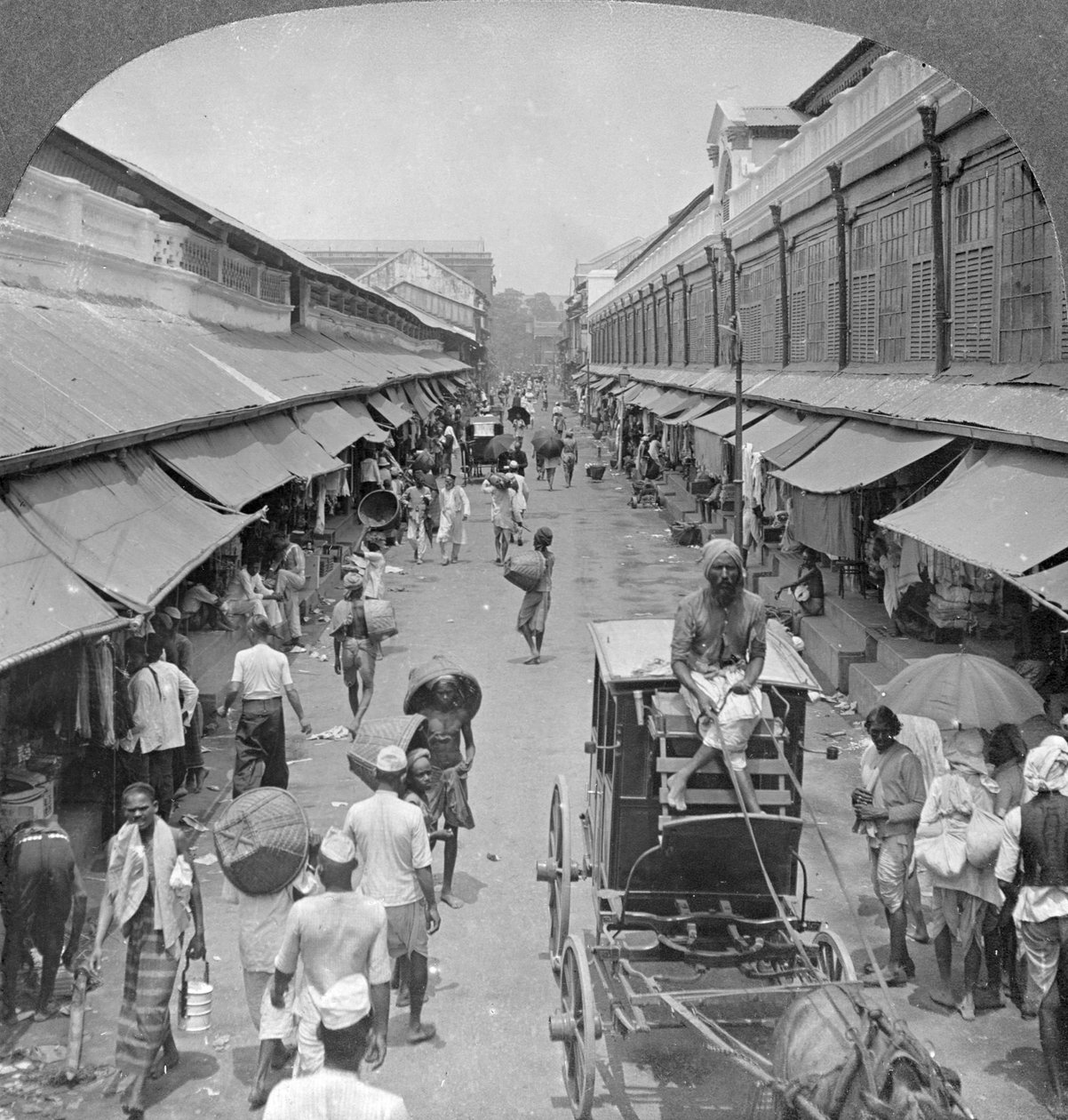 En av de viktigste innfødte markedsgatene, Rangoon, Burma, 1908 av Stereo Travel Co