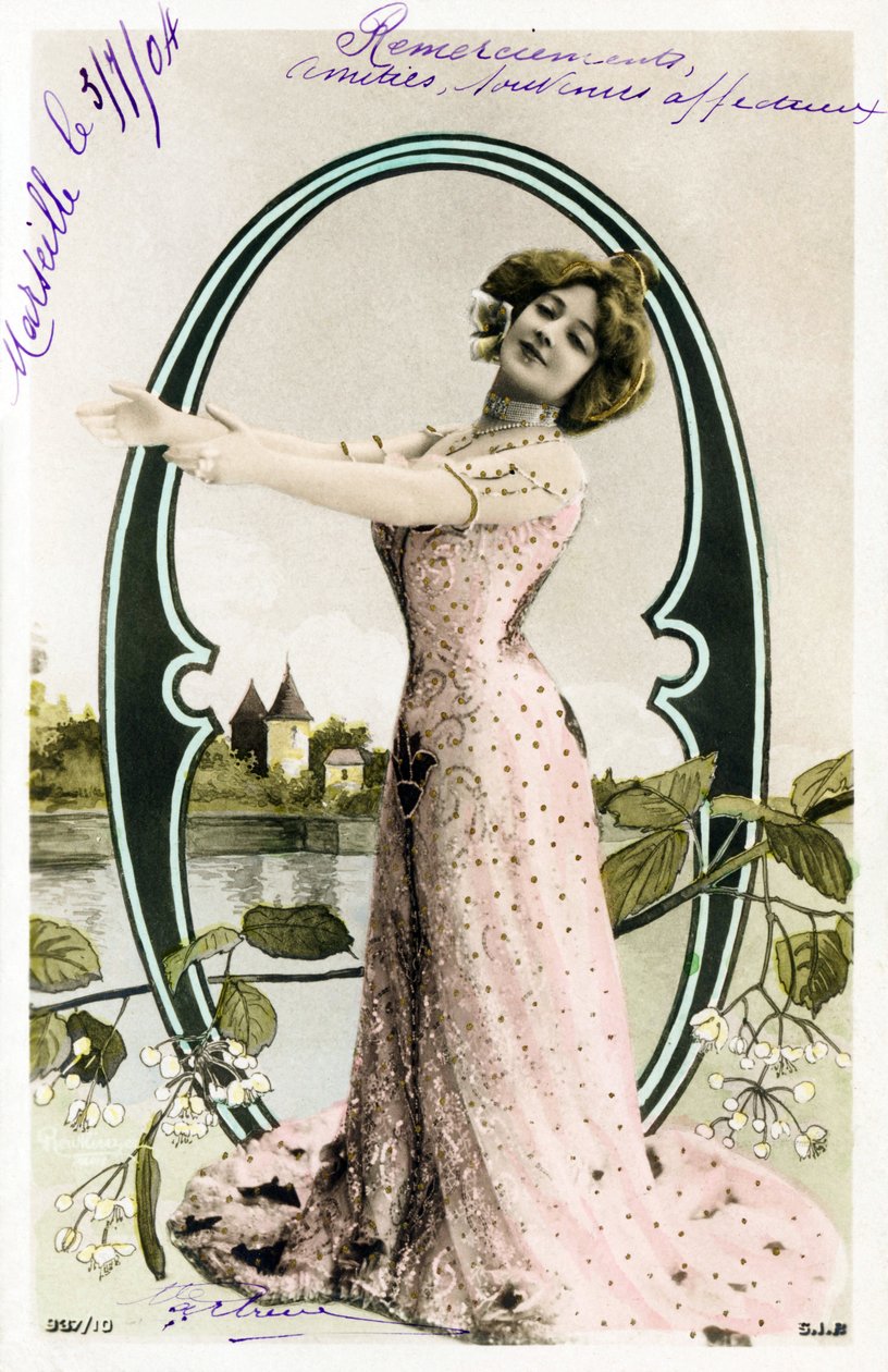O b: Agustina Otero Iglesias, alias Caroline Otero kalt La Belle Otero, sanger, kabaretdanser og viktig kurtisane fra Belle Epoque - Alfabet på postkort av Studio Reutlinger