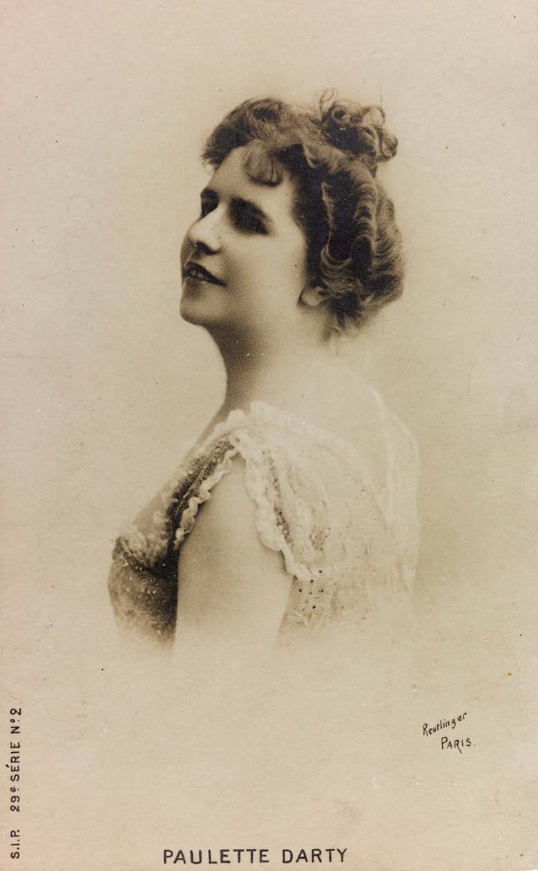 Portrett av den franske sangeren Paulette de Bardy, kjent som Paulette Darty; postkort av Studio Reutlinger