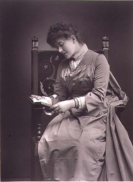 Ellen Terry (1847-1928) portrettfotografi, midten av 1880-tallet (s/hvitt foto) av Studio Walery