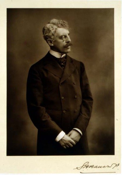 Sir Squire Bancroft (1841-1926), skuespiller og teatersjef, portrettfotografi (s/hvitt-foto) av Studio Walery