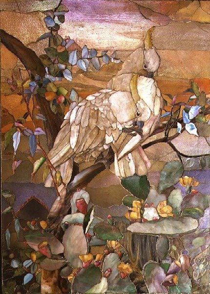 Svovel-kakaduer, tradisjonelt tilskrevet Joseph Briggs (glassmosaikk) av Studios Tiffany