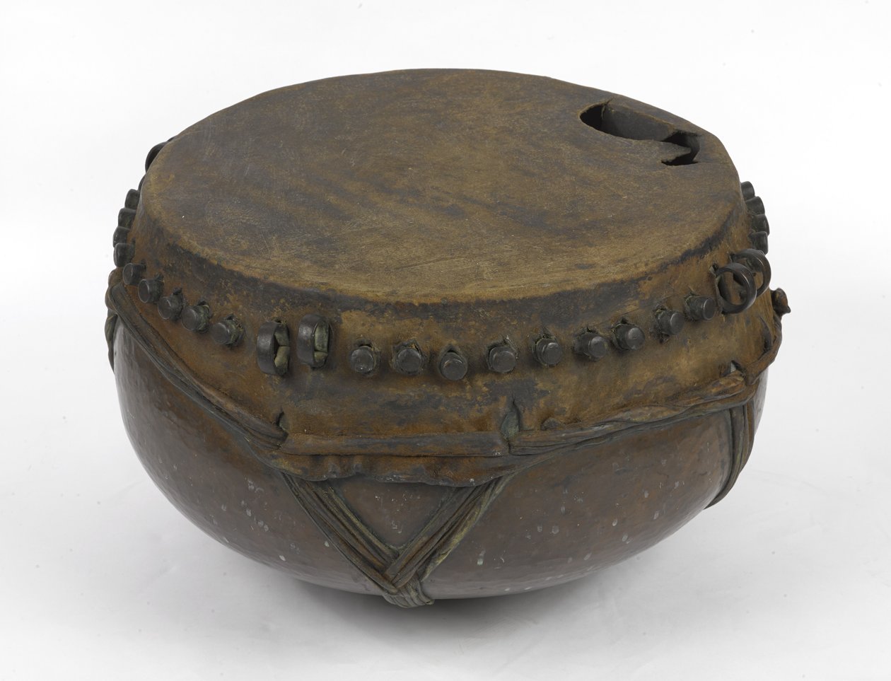 Sudanesisk kjeletrommel, ca. 1898 (kobber) av Sudanese School