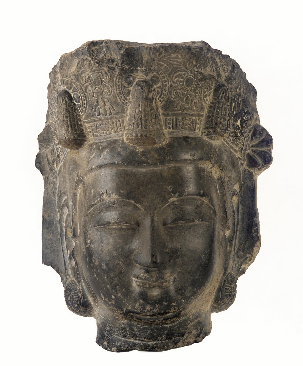 Hodet til en bodhisattva, 581-618 (mørkegrå kalkstein) av Sui Dynasty Chinese School