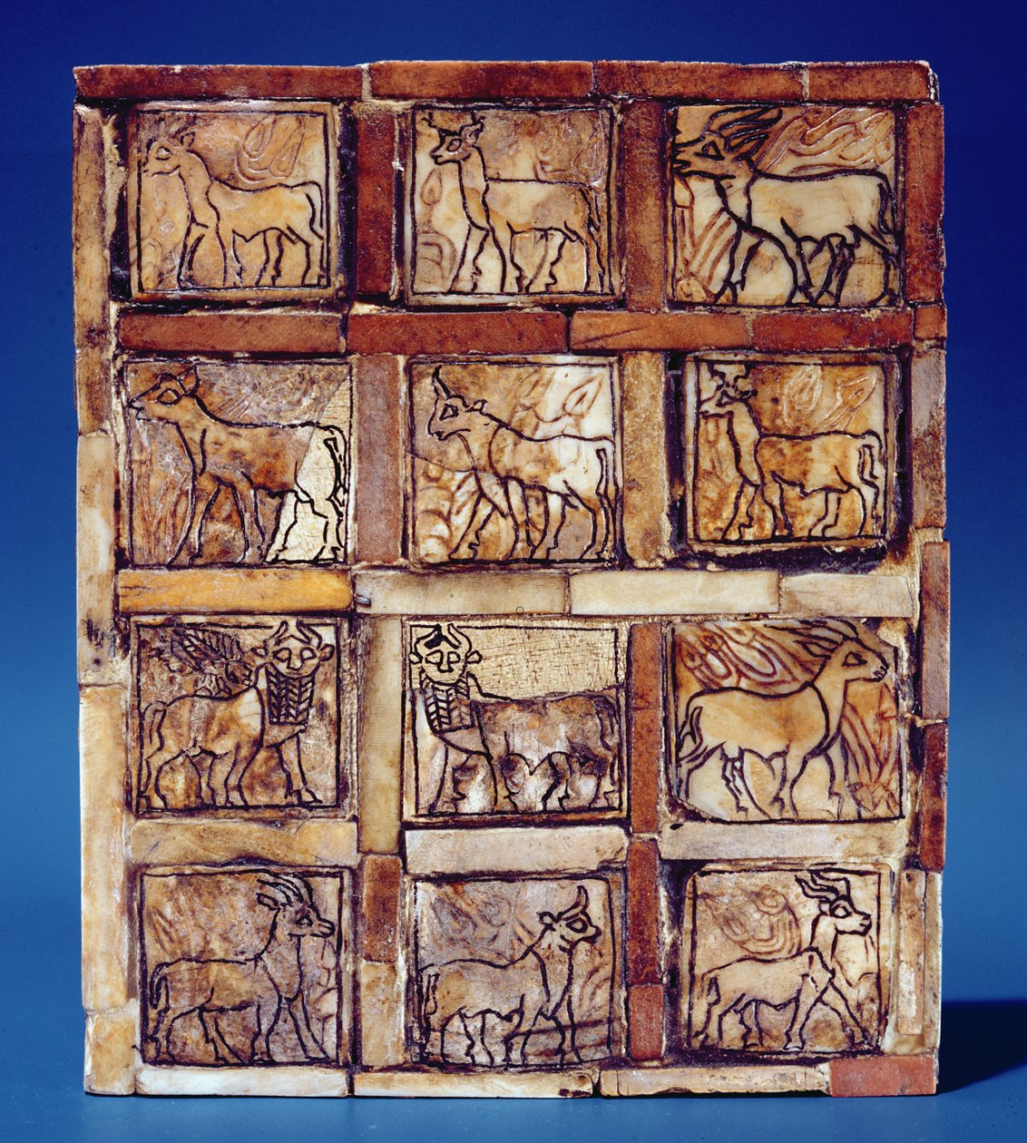 Spillebrett som viser dyr i marken og skogen, fra Irak, ca. 2500 f.Kr. (tre) av Sumerian