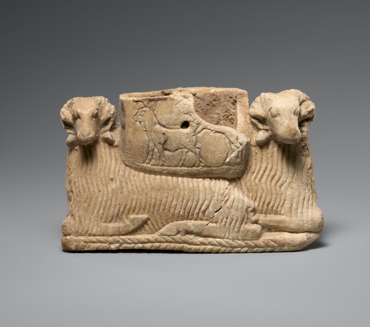 Fartøy støttet av to værer, ca. 2600–2500 f.Kr. (gipsalabast) av Sumerian Sumerian