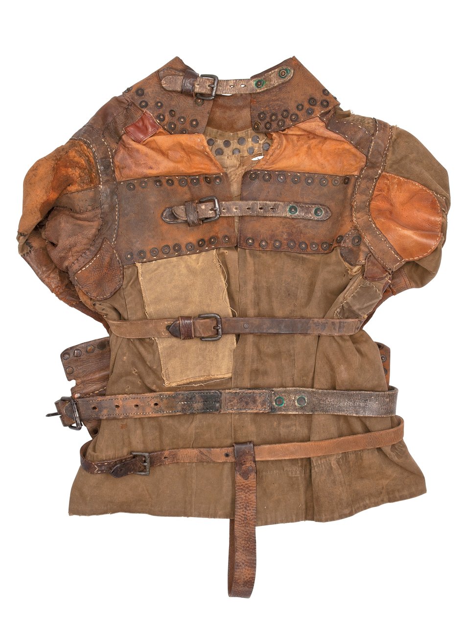 Tvangstrøye eid av Harry Houdini, ca. 1915 (khaki lerret, lær og metallnagler) av Swanfeldt Tent and Awning Co.