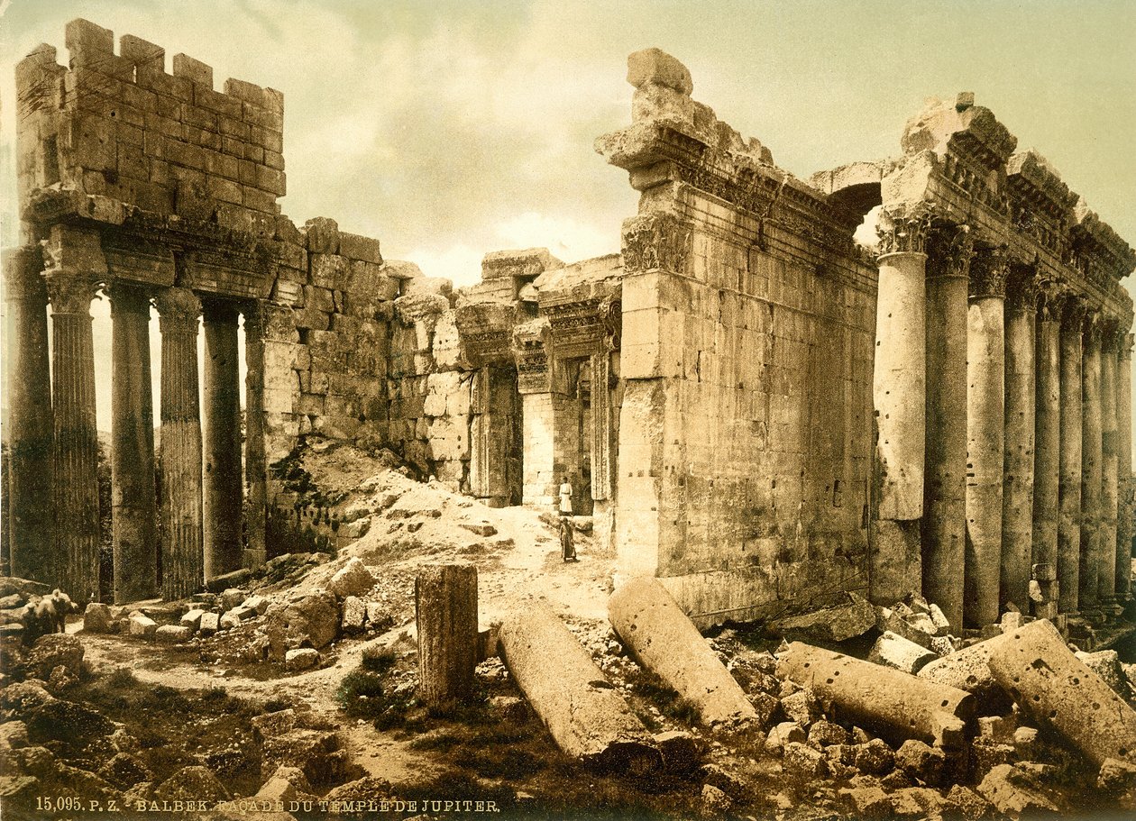 Bacchus tempel, Baalbek, ca. 1880-1900 (fotokrom) av Swiss Photographer