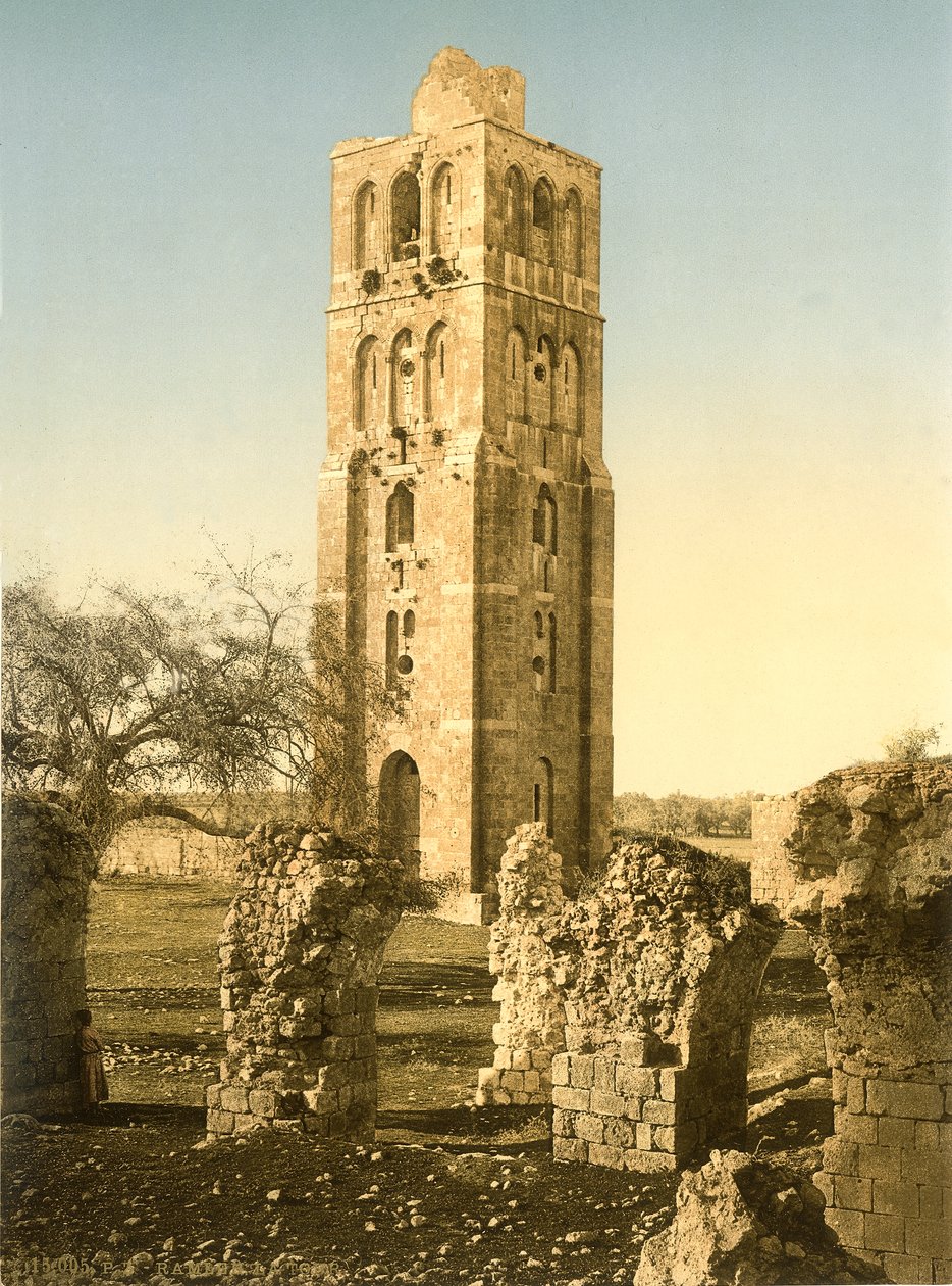 Tårnet til moskeen i Ramleh med ødelagte hvelv i forgrunnen, ca. 1880-1900 (fotokrom) av Swiss Photographer