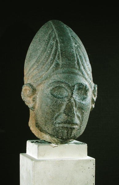 Hodet for en syrisk gud, fra Jabbil, Nord-Syria, ca. 1700-1600 f.Kr. (basalt) (se også 223210) av Syrian Syrian