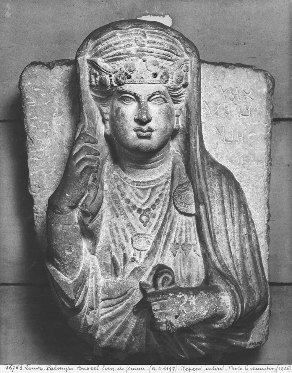 Begravelsesrelieff av en kvinneskikkelse, fra Palmyra, Syria av Syrian School