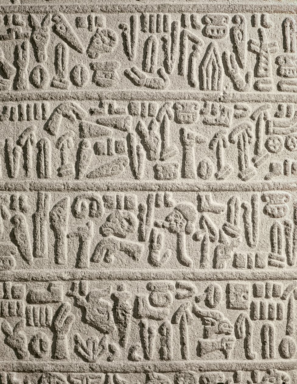 Hieroglyfisk skriftfragment som forteller om livet til Katusas-kongen, hetitten av Syrian Syrian