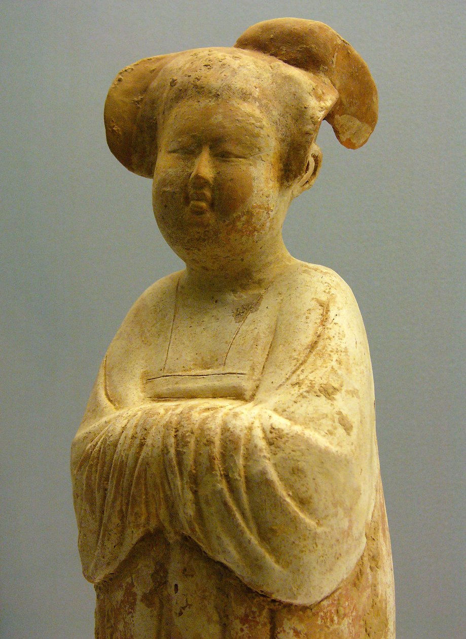 Malt keramikk og doree, kvinnelig figur, Tang-dynastiet (618-907), Shanghai nasjonalmuseum. Fotografi, Leonard de Selva, Kina, 2006. av Tang Dynasty Chinese School
