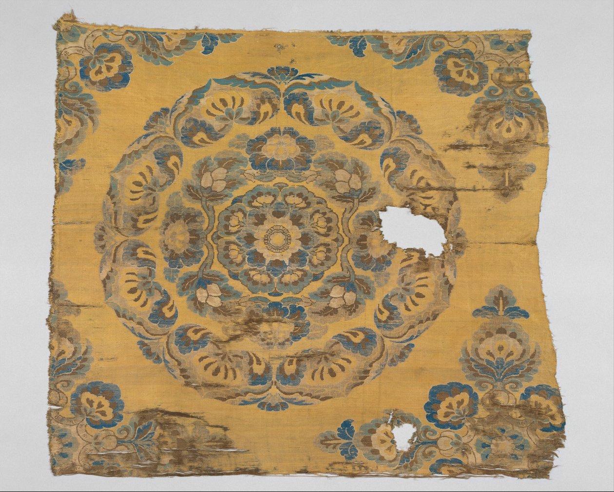 Tekstil med blomstermedaljong, ca.800 av Tang Dynasty Chinese School