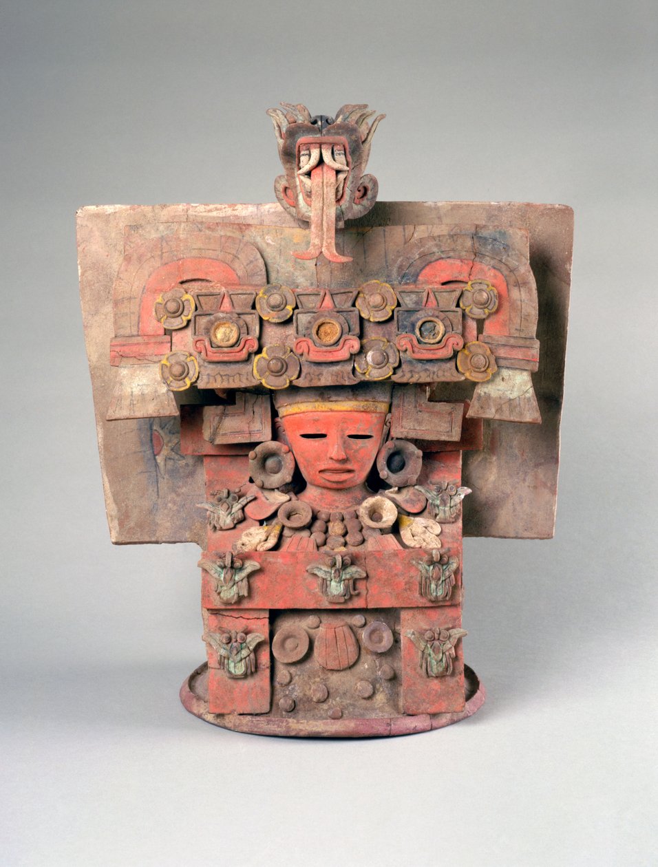 Røkelsesbrenner (incensario) Lokk, Mexico, 200-650 (keramikk med polykrom slip-maling) av Teotihuacan