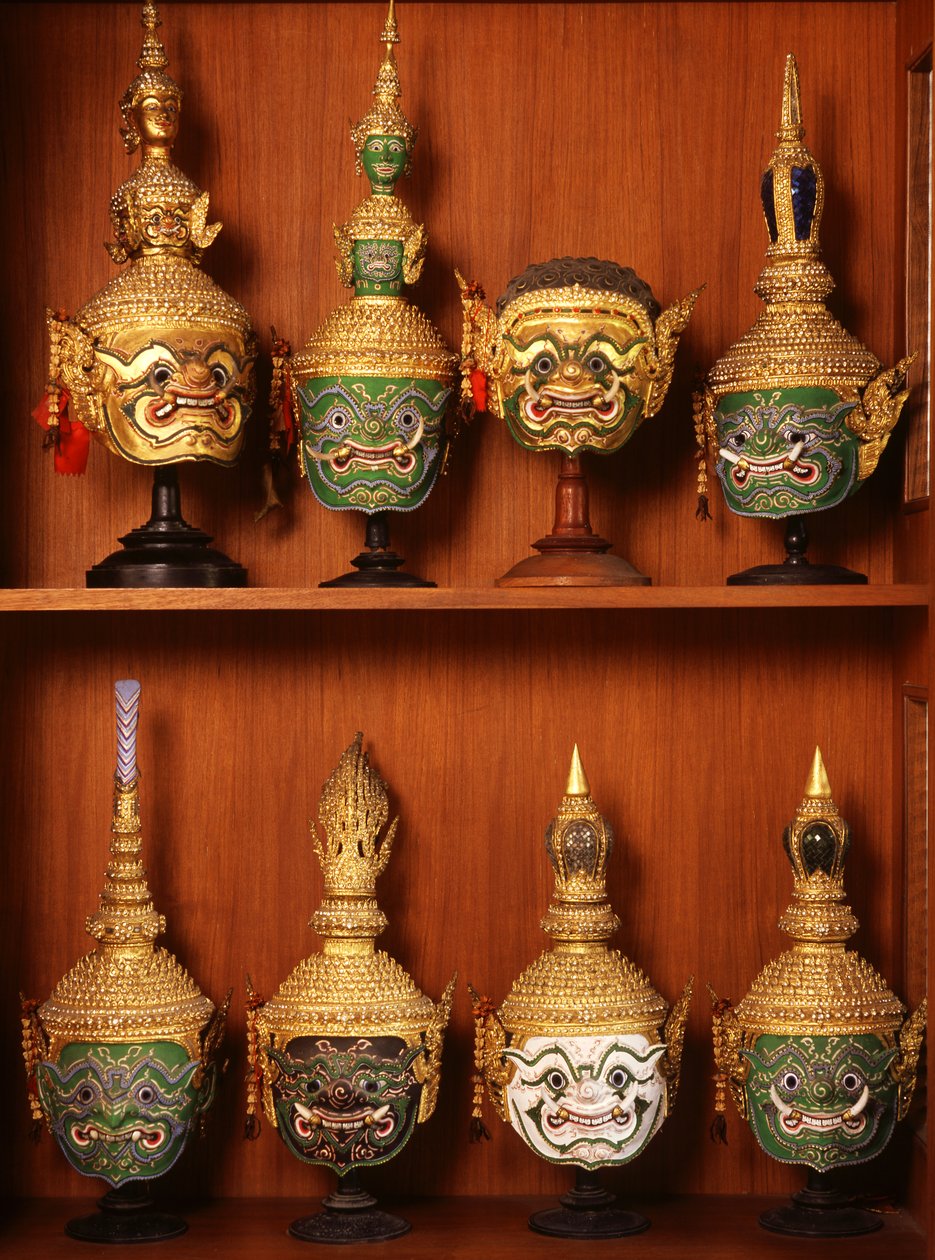 Masker for Khon-teater (keramikk og metall) av Thai School