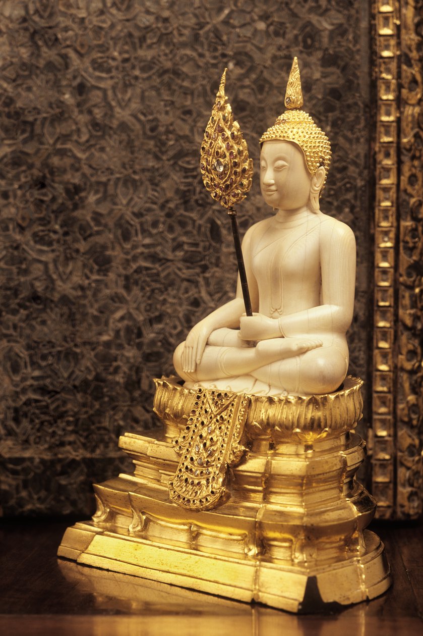 Seierens Herre (elfenben og gull) av Thai School