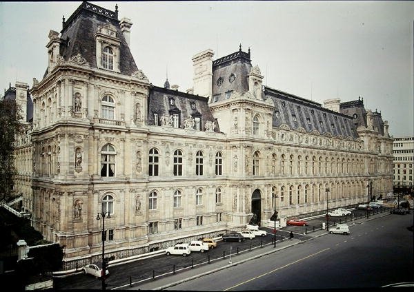 Bakre fasade på Hotel de Ville, bygget i 1873-82 av Theodore and Deperthes Ballu
