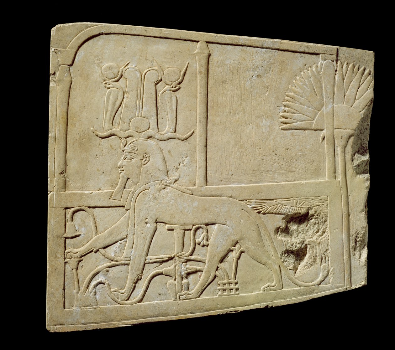 Relieff som viser en skridende sfinks, 1069-715 f.Kr. (kalkstein med spor av gips og pigment) av Third Intermediate Period Egyptian