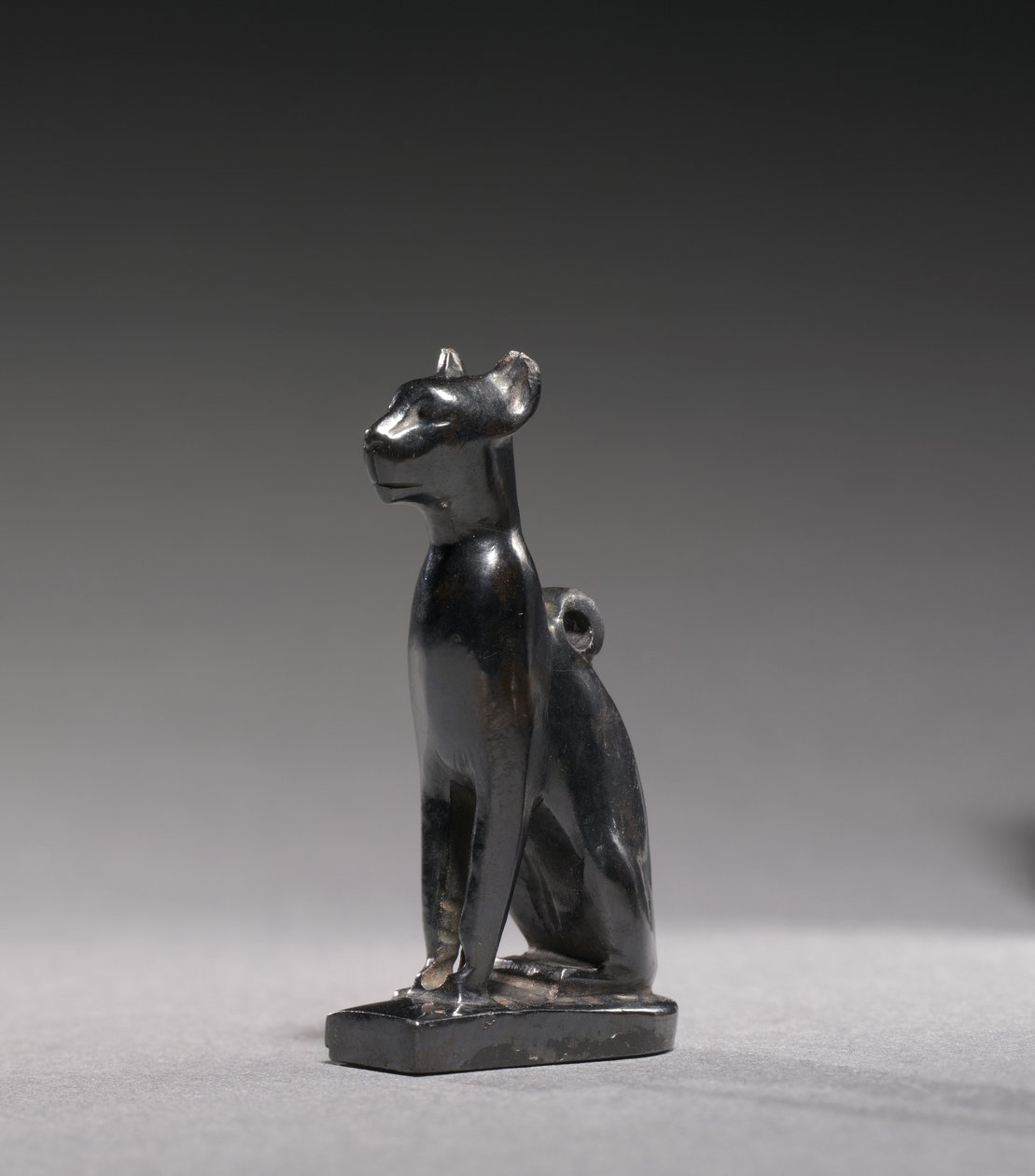 Amulett av Bastet, ca. 1069-715 f.Kr. (hematitt) av Third Intermediate Period Egyptian