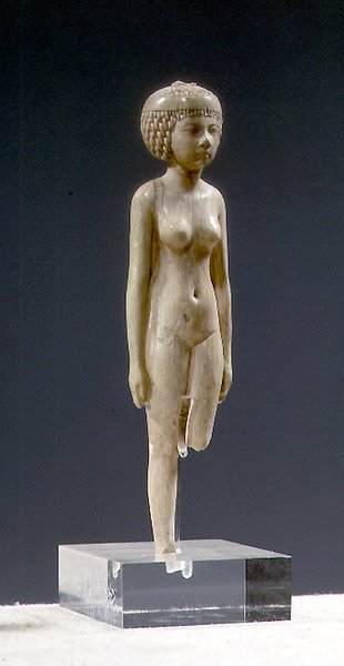 Statuett av en naken kvinne (elfenben) Tredje av Third Intermediate Period Egyptian