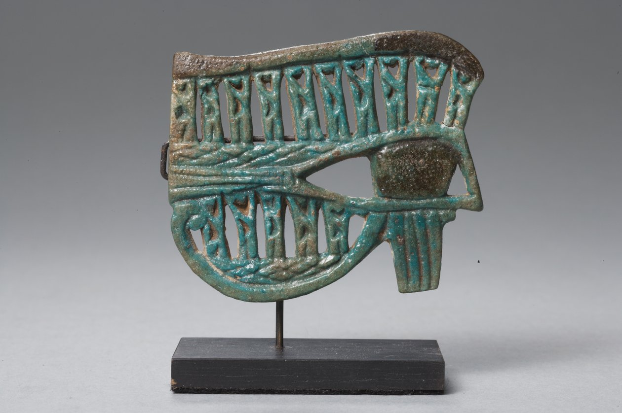 Wedjat øyeamulett med figurer av guden Nehebkau (fajanse) av Third Intermediate Period Egyptian