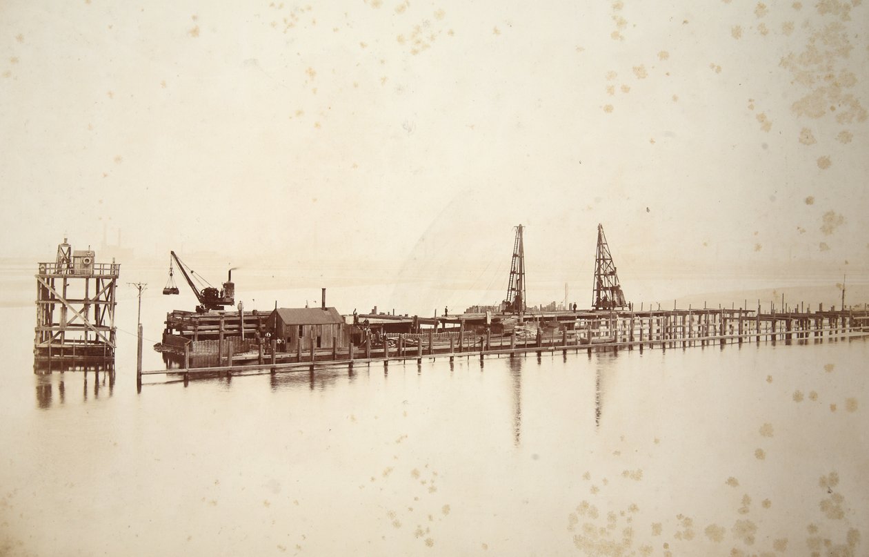 Påling, lage portalen, se over Mersey til Widnes (sepia-bilde) av Thomas Birtles