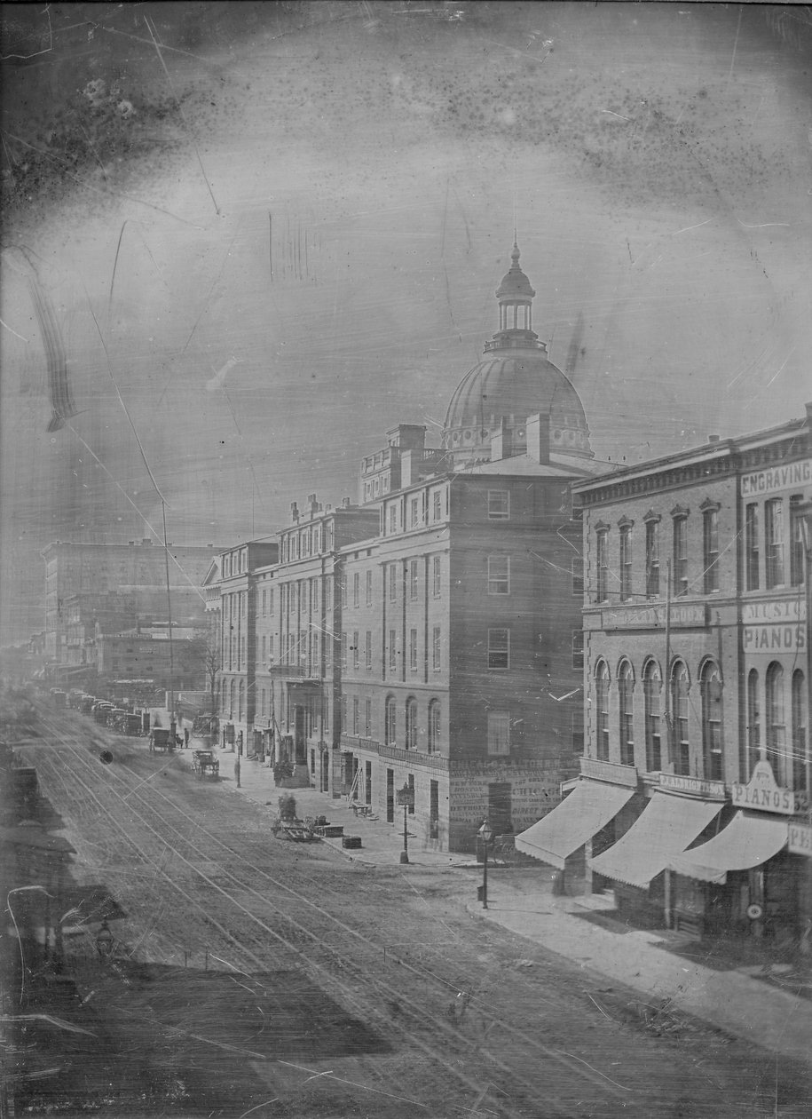 En utsikt over Fourth Street, med utsikt sør fra Olive Street. av Thomas M. Easterly