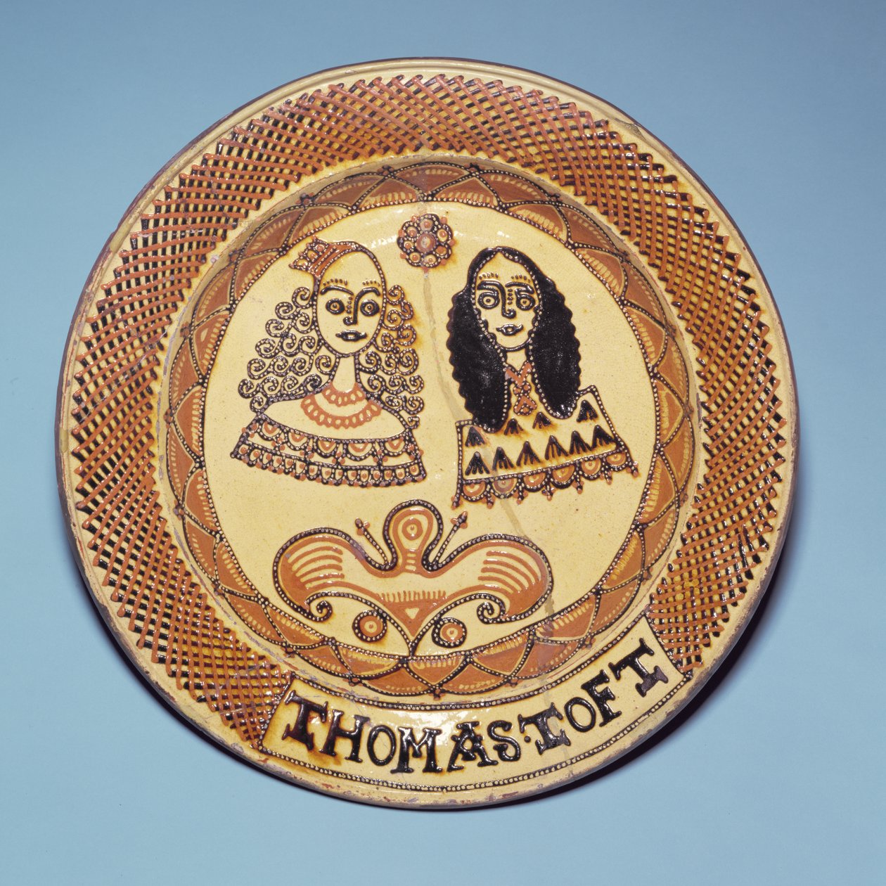 Staffordshire-plate som viser kong Charles II (1630–85) og dronning Catherine av Braganza (1638–1705) (lertøy) av Thomas Toft