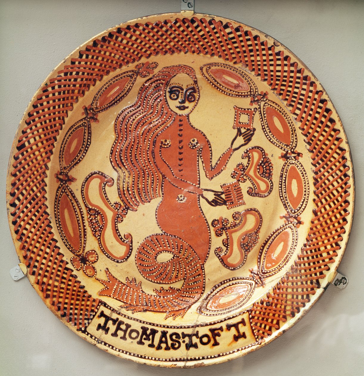 The Mermaid Dish, Staffordshire, ca. 1670-89 (blyglasert lertøy) av Thomas Toft