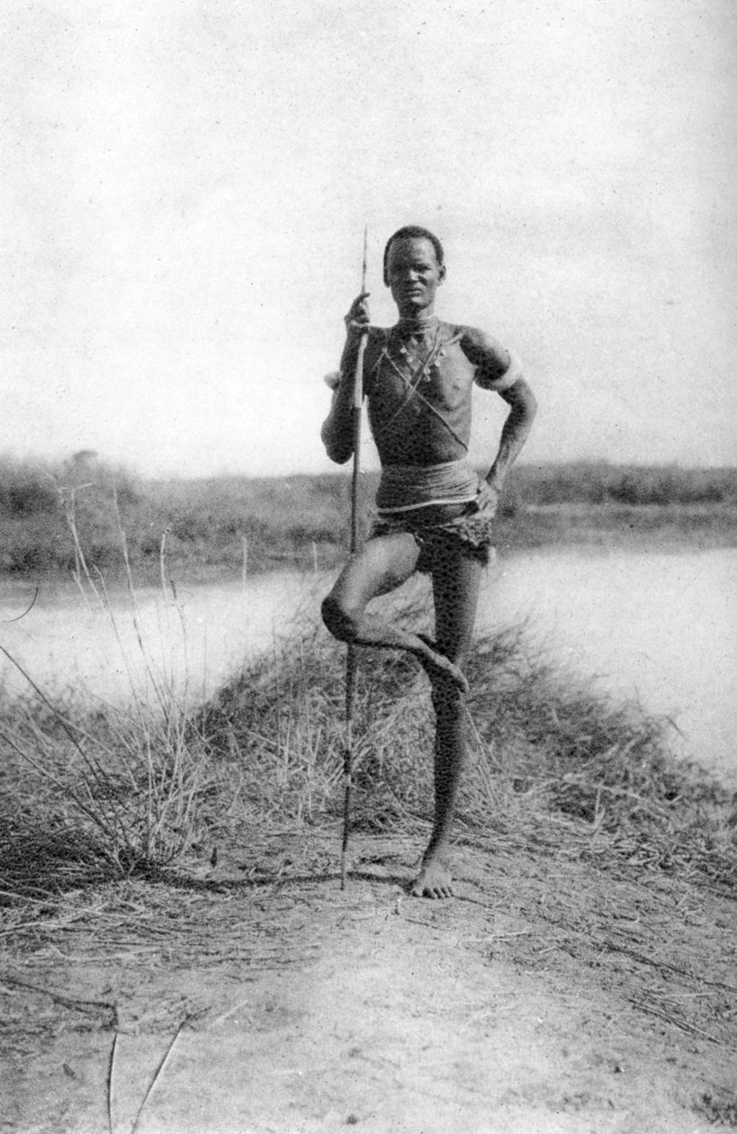 En karakteristisk Dinka-holdning, Terrakekka til Aweil, Sudan, 1925 1927 av Thomas A. Glover