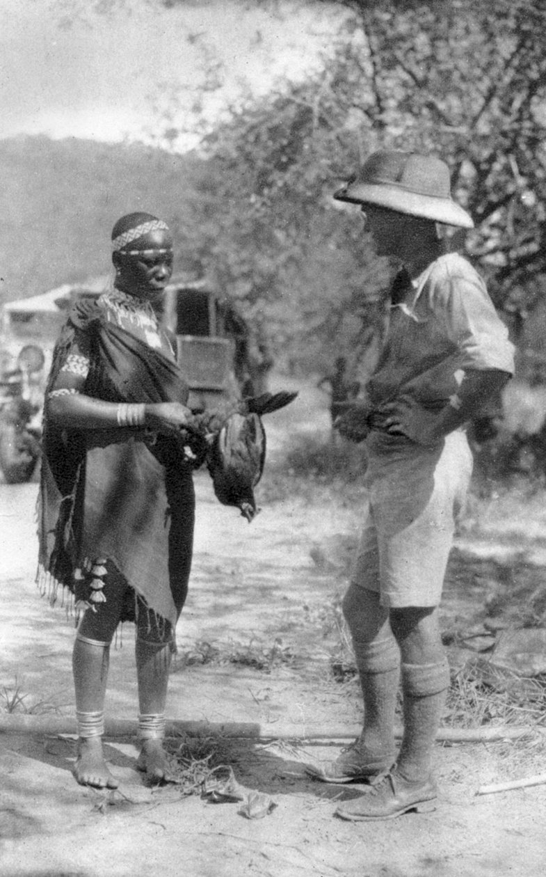 Errol Hinds gjør en avtale med kyllinger, Wankie til Victoria Falls, Sør-Rhodesia, 1925 1927 av Thomas A. Glover
