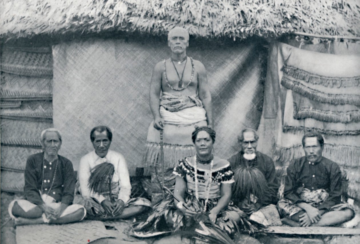 En gruppe samoanere, inkludert den kjente opprøreren Mataafa Iosefo den stående figuren, 1902 av Thomas Andrew