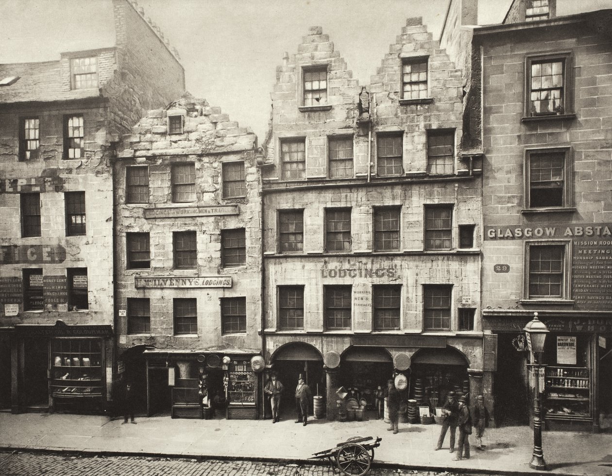 Gamle bygninger i High Street, nr. 17-27 (#16) av Thomas Annan