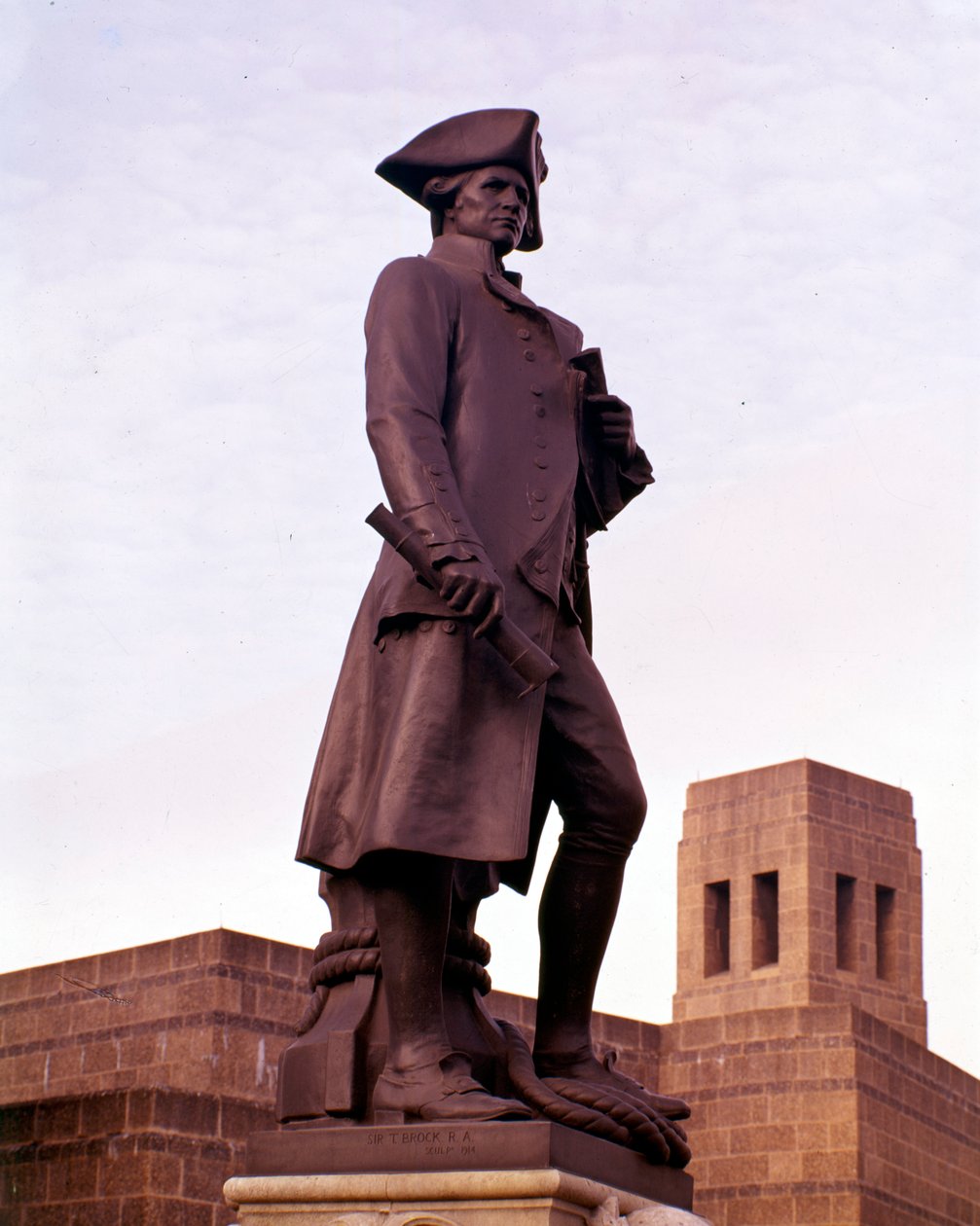 Statue av kaptein James Cook, 1914 av Thomas Brock