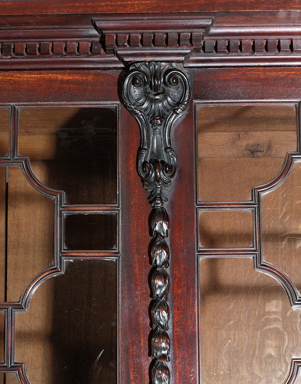 En bokhylle fra George III av Thomas Chippendale
