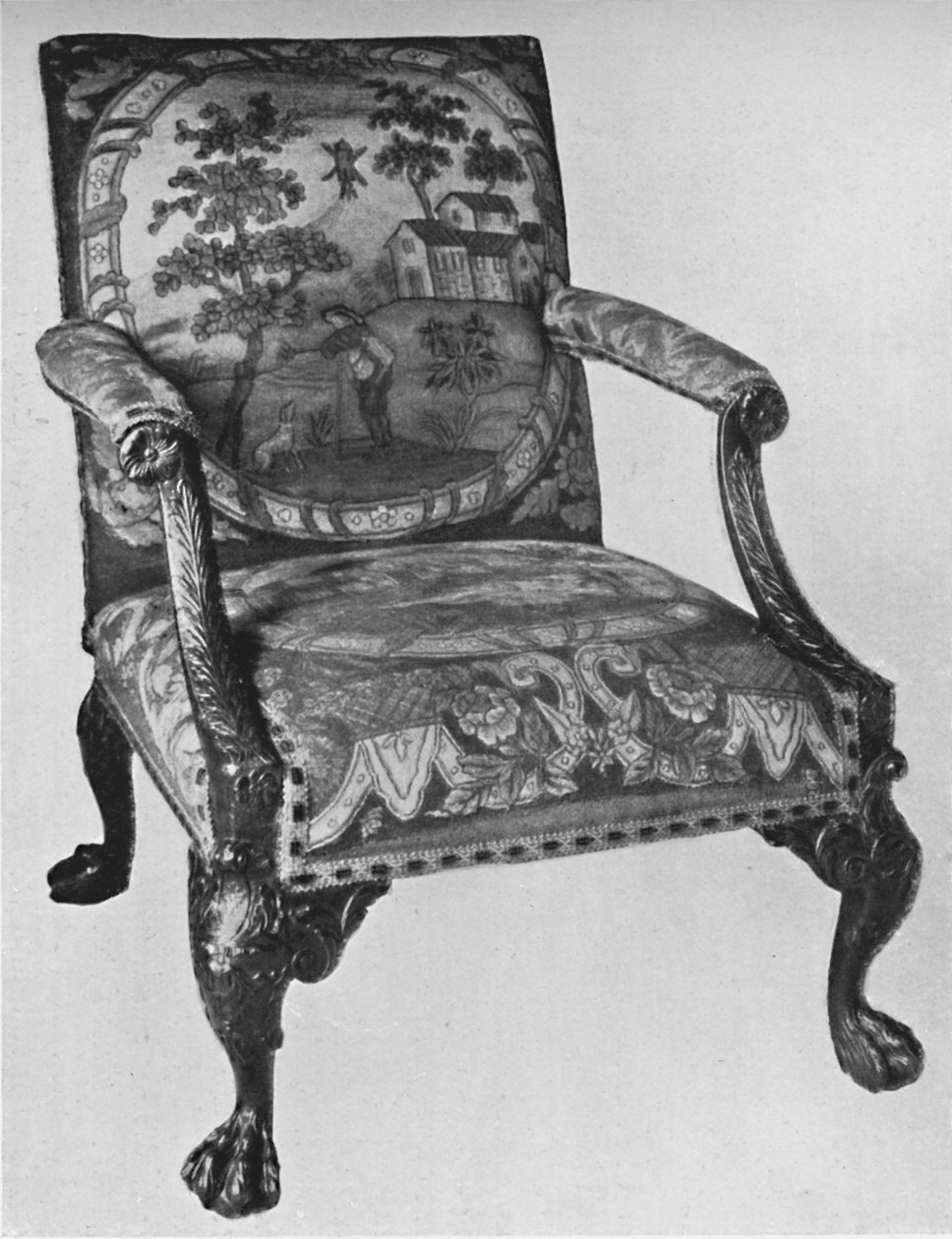 Chippendale Mahogny Arm-Chair med håndarbeid møbeltrekk, midten av 1700-tallet, 1928 av Thomas Chippendale