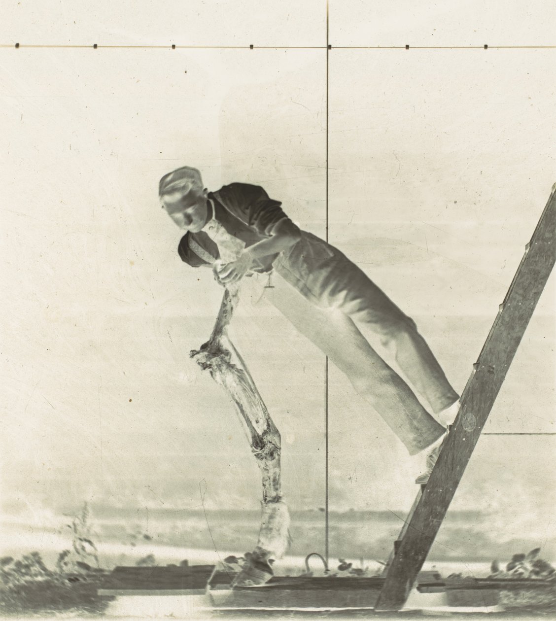 Mann på en stige med dissekert hestebein, 1880-tallet. av Thomas Eakins