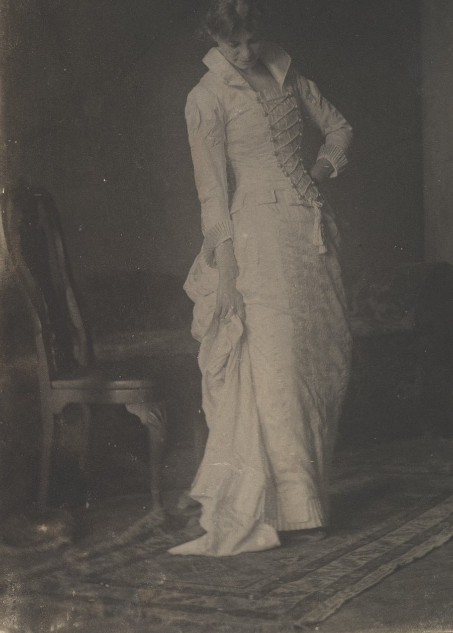 [Kvinne i hvit blondekjole i studio til Thomas Eakins], 1880-tallet, 1880-tallet. av Thomas Eakins