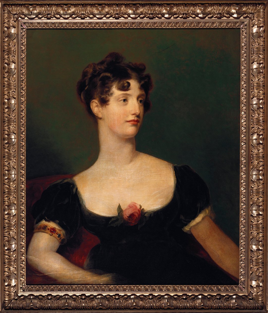 Portrett av Lady Beresford, sittende, halvlang i en svart kjole dekorert med en rose av Thomas Lawrence