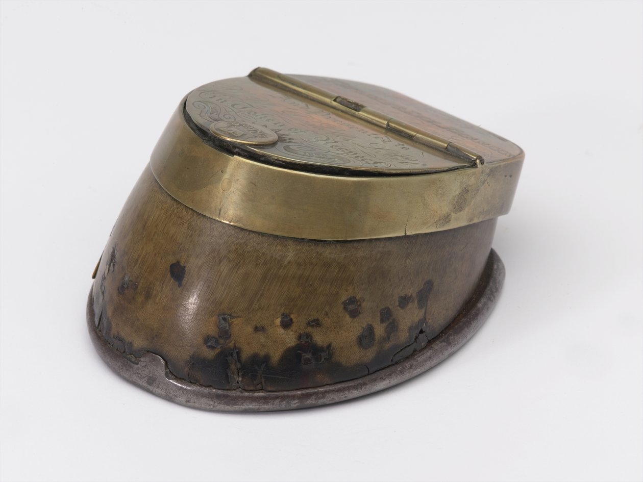 Hestehovblekkhus som tilhører kaptein William Tyrwhitt Drake, Royal Horse Guards, ca. 1829 (blekkhus, hestehov) av Thomas Lee