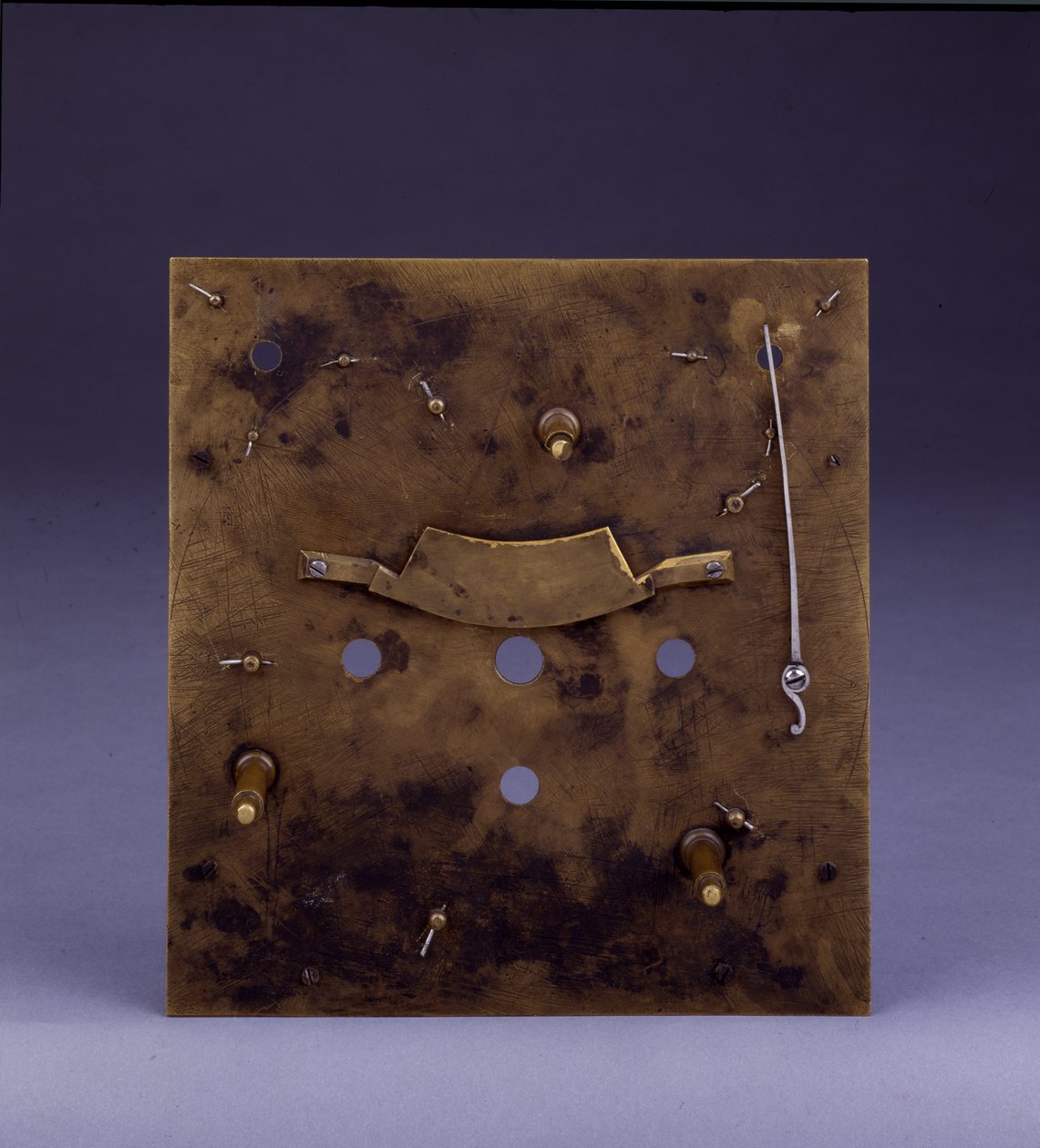 Detalj av en miniatyr slående brakettklokke, nr. 222, ca. 1695 av Thomas Tompion