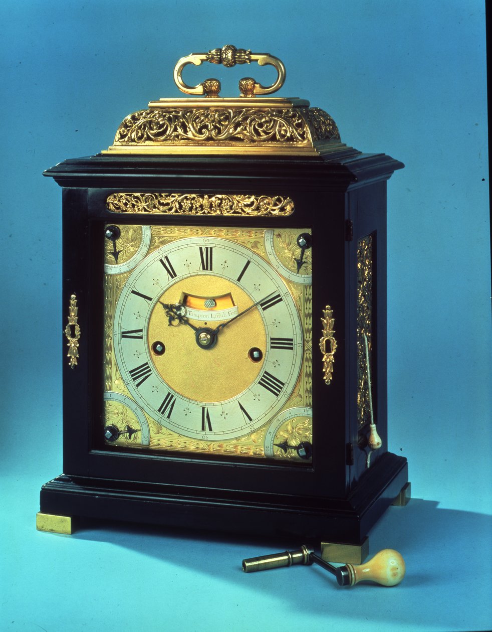 The Sussex Tompion, en Charles II slående åttedagers bordklokke med pull quarter repeat, ca. 1675-80 av Thomas Tompion
