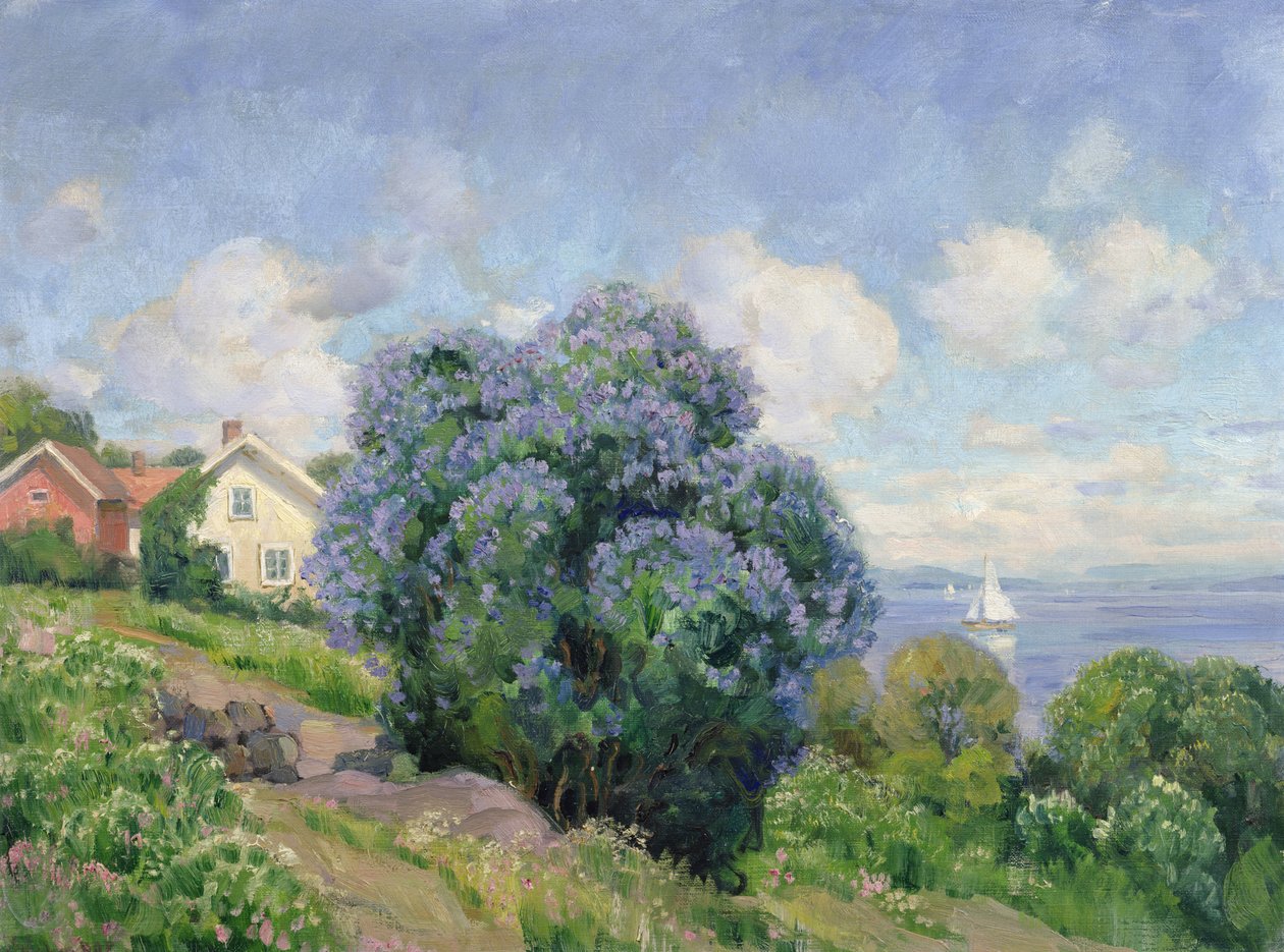 Sommerlandskap med syrinbusk, hus og seilbåt (olje på lerret) av Thorolf Holmboe
