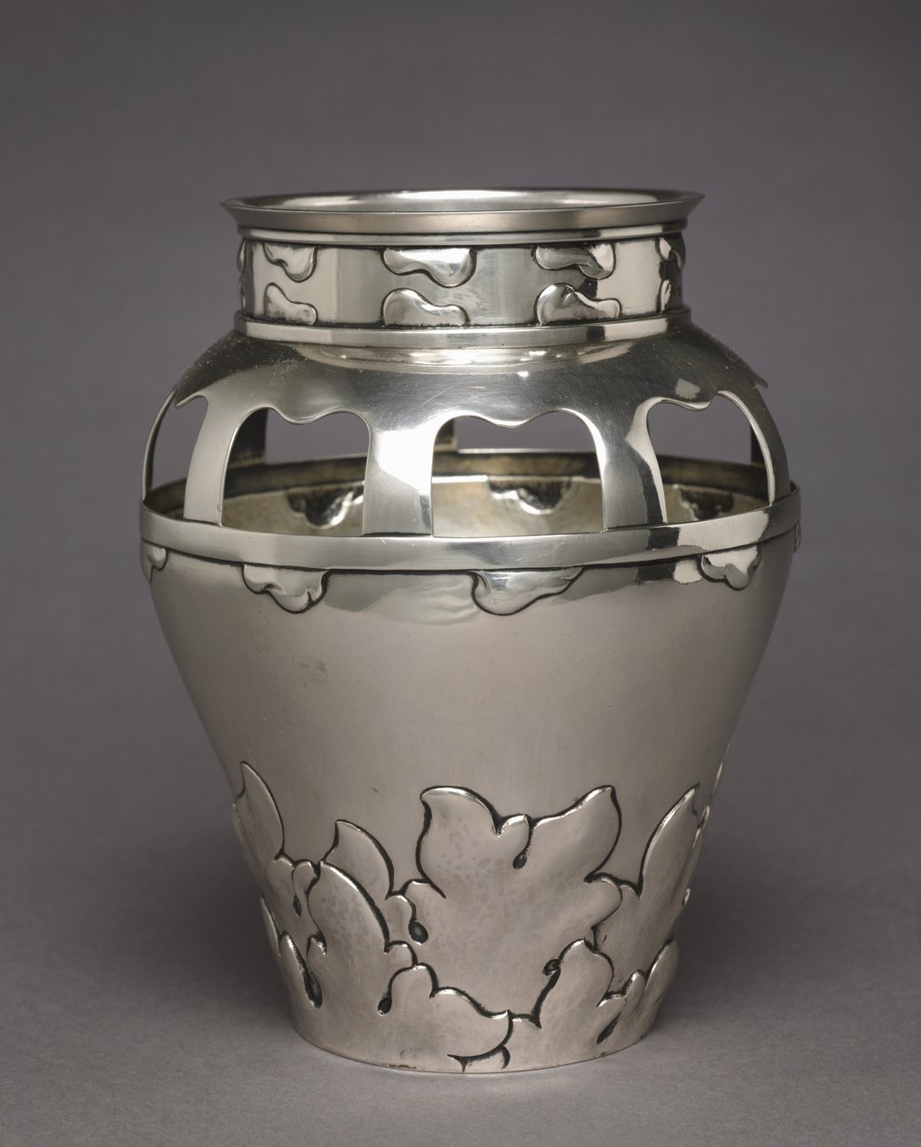 Vase, firm of Anton Michelsen, 1900 av Thorvald Bindesboll