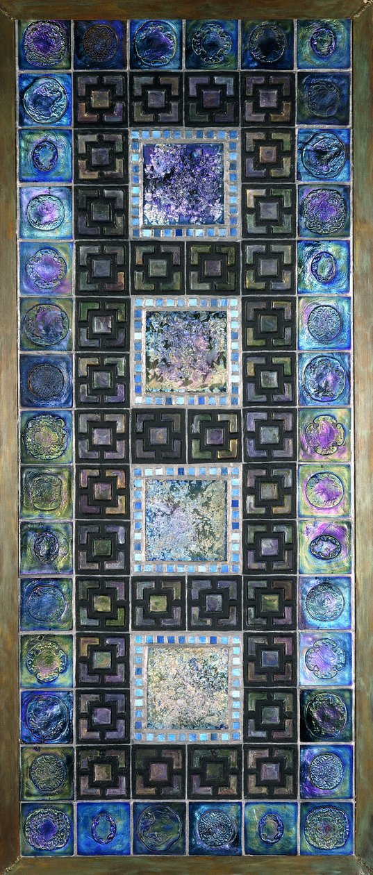Et Favrile glassflispanel, støpt med blomster og geometriske design, 1900-tallet av Tiffany Studios